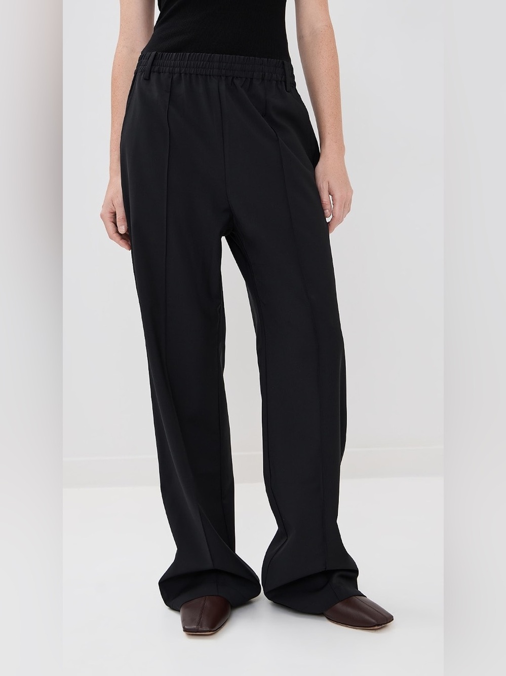 Tibi tropical wool Scottie jogger in small short